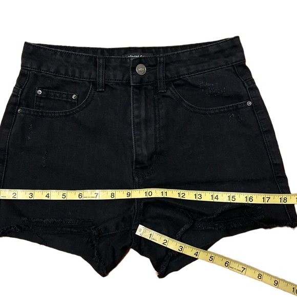 Nasty Gal High-Waisted Distressed Black Denim Cutoff Shorts – Size 2 NWOT - Picture 5 of 7